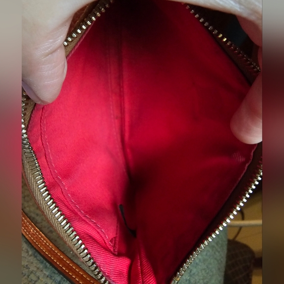 Dooney and Bourke Pebbeled Italian Leather Large Wristlet Wine EUC - Picture 7 of 9